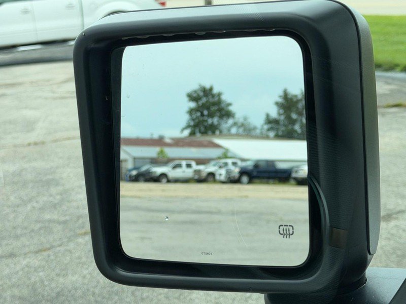 Used 2025 Jeep Wrangler Unlimited Sahara AWD/4WD image 32