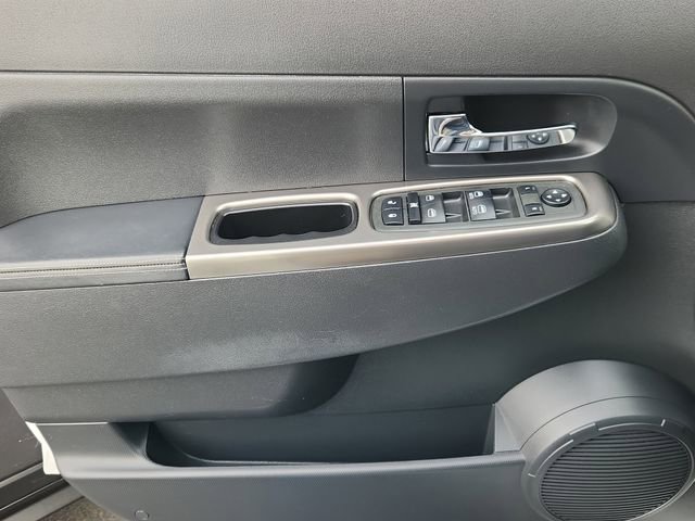 Used 2012 Jeep Liberty Limited image 5