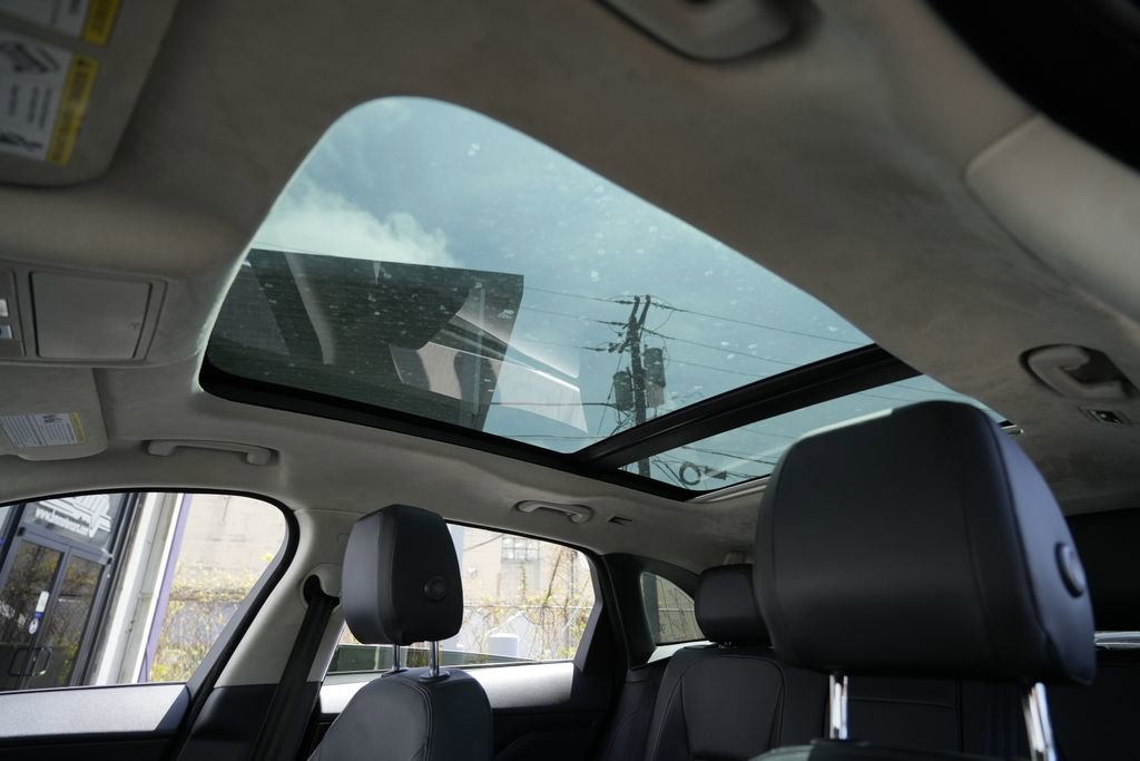 Used 2019 Jaguar F-PACE Premium image 17