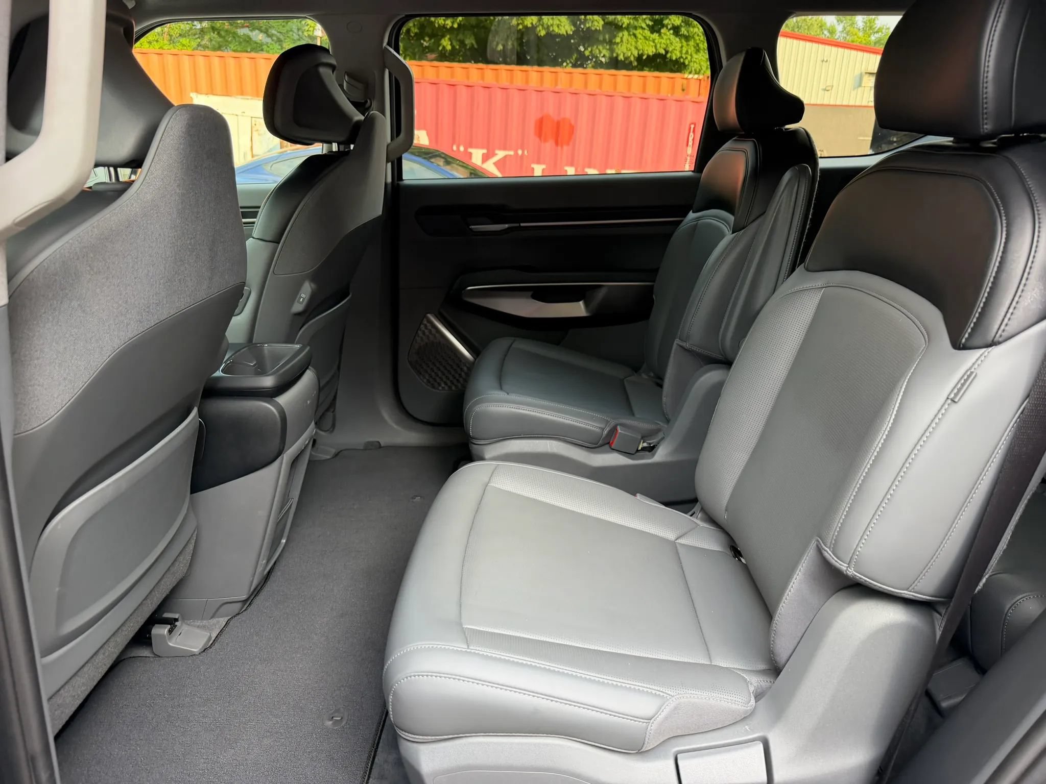 Used 2024 Kia EV9 Light Long Range RWD image 17