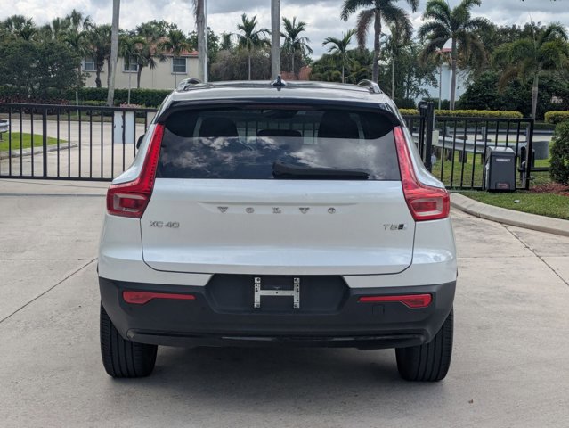 Used 2021 Volvo XC40 T5 R-Design image 6