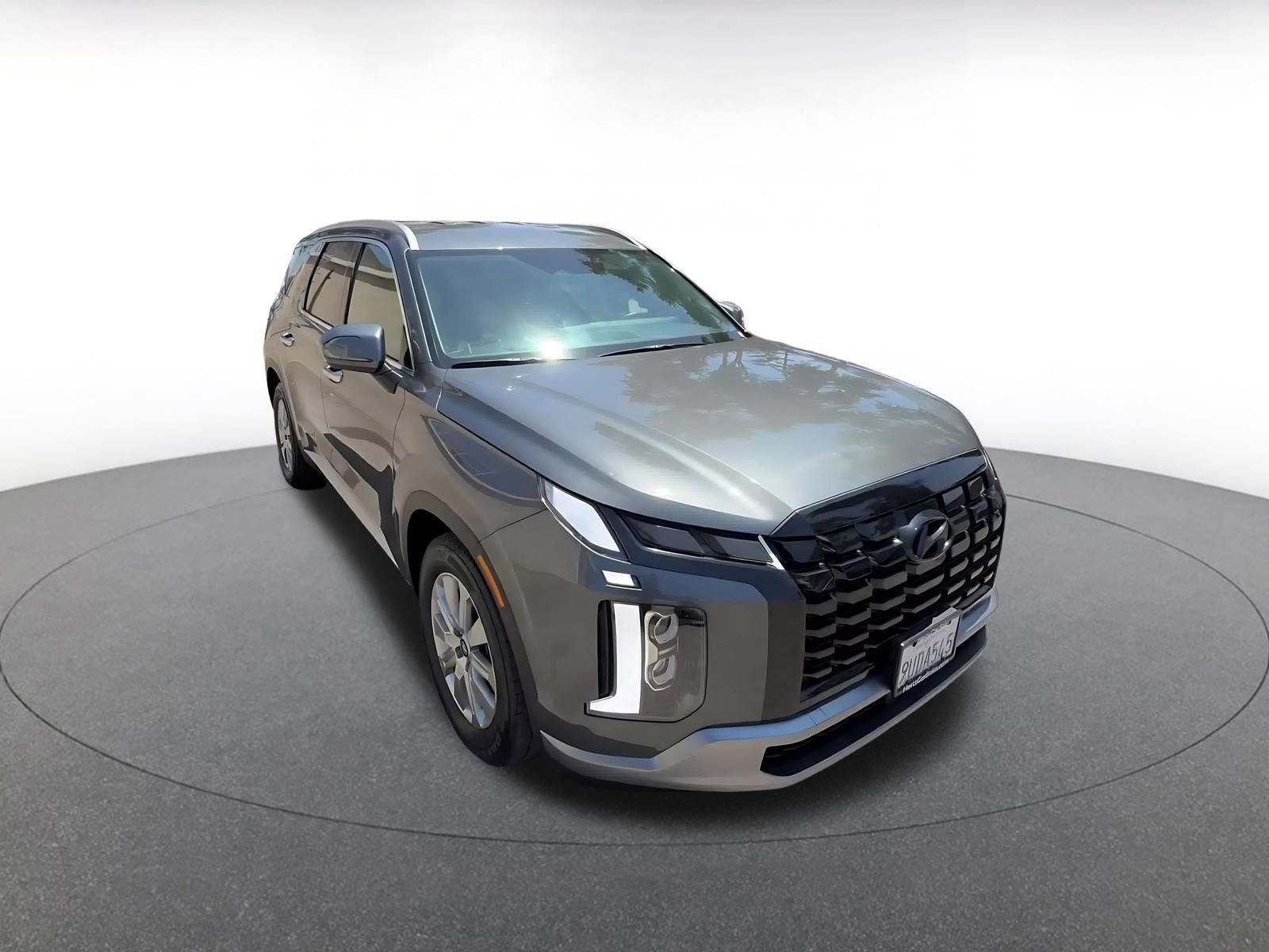 Used 2025 Hyundai Palisade SEL FWD image 3