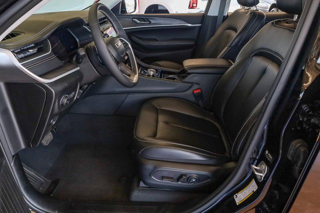 Used 2023 Jeep Grand Cherokee Limited image 9