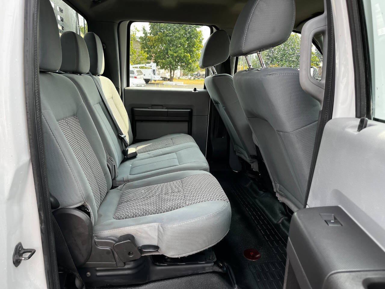 Used 2012 Ford F550 4x4 Crew Cab Super Duty w/ Payload Upgrade Pkg image 19