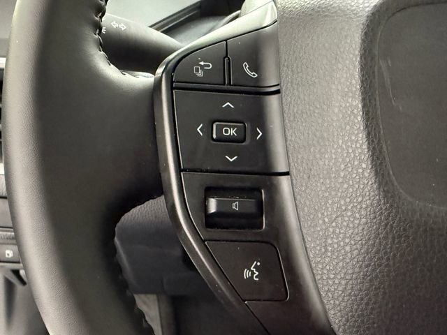 Used 2025 Toyota Prius LE FWD image 10
