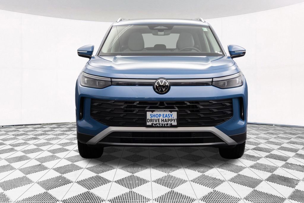 Used 2025 Volkswagen Tiguan SE image 12