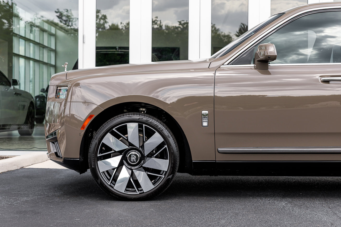 Certified 2025 Rolls-Royce Cullinan AWD/4WD image 9