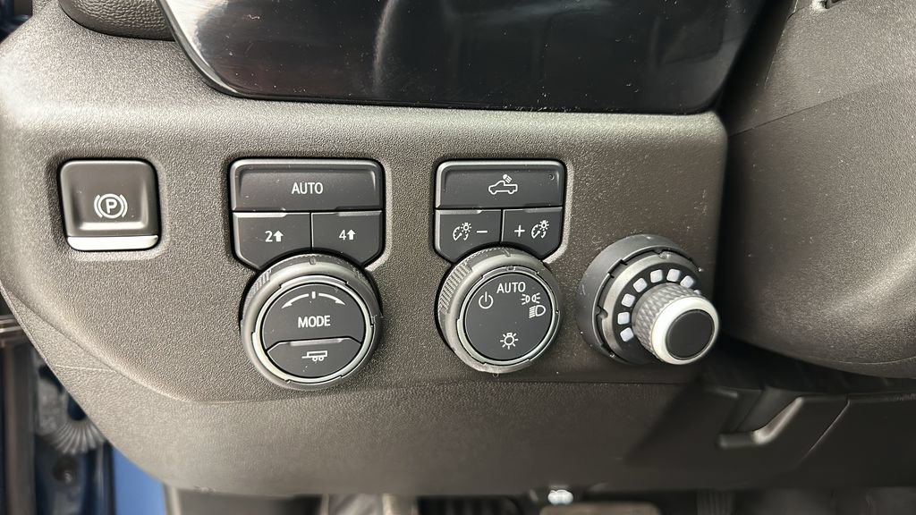Used 2024 Chevrolet Silverado 1500 LT AWD/4WD image 23