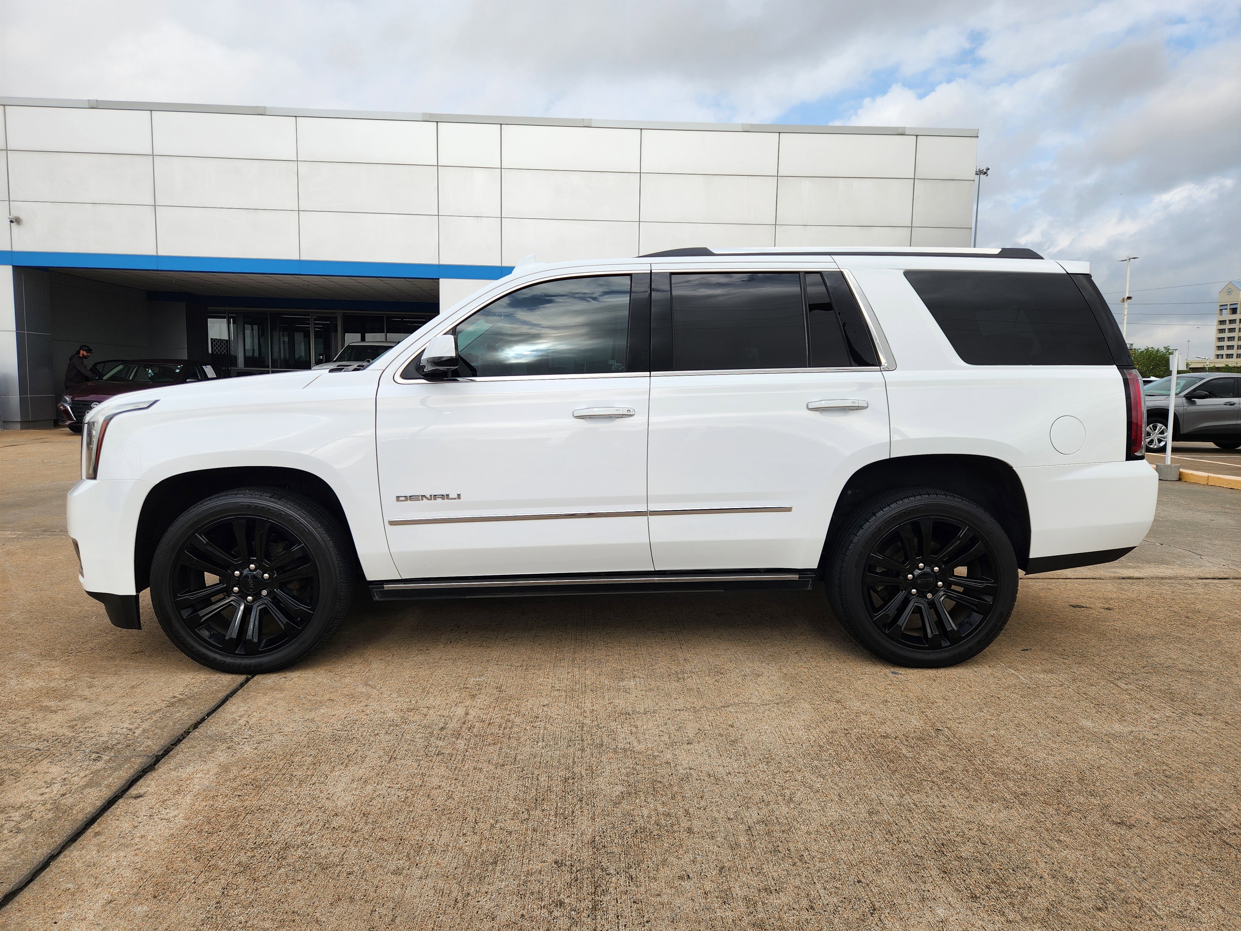 Used 2019 GMC Yukon Denali w/ Denali Ultimate Package RWD image 5