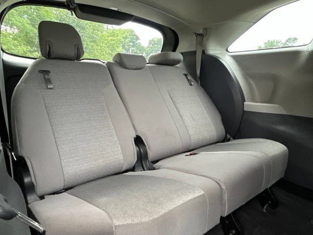 Certified 2023 Toyota Sienna LE FWD image 40