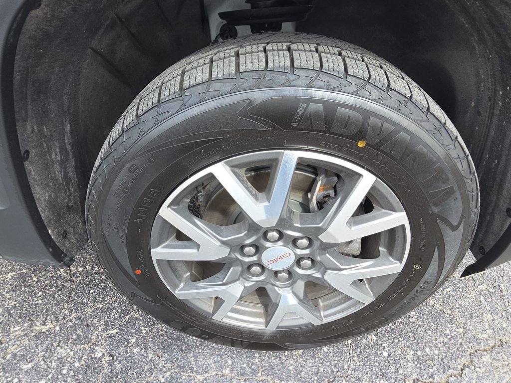 Used 2023 GMC Acadia SLE image 10