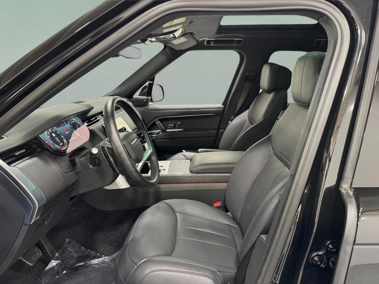 Used 2025 Land Rover Range Rover SE image 25