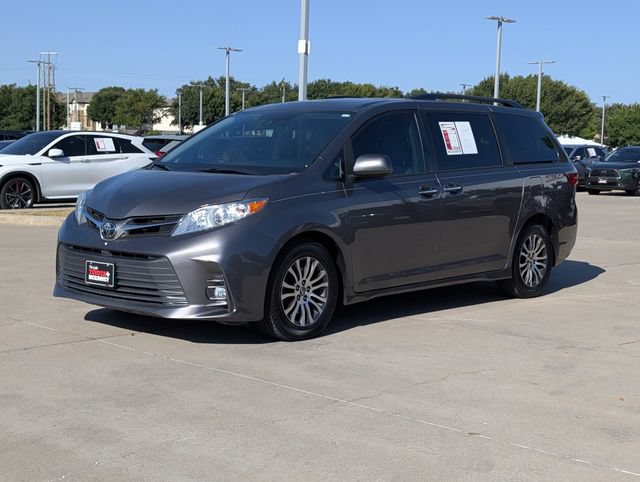 Used 2019 Toyota Sienna XLE w/ XLE Navigation Package FWD image 10