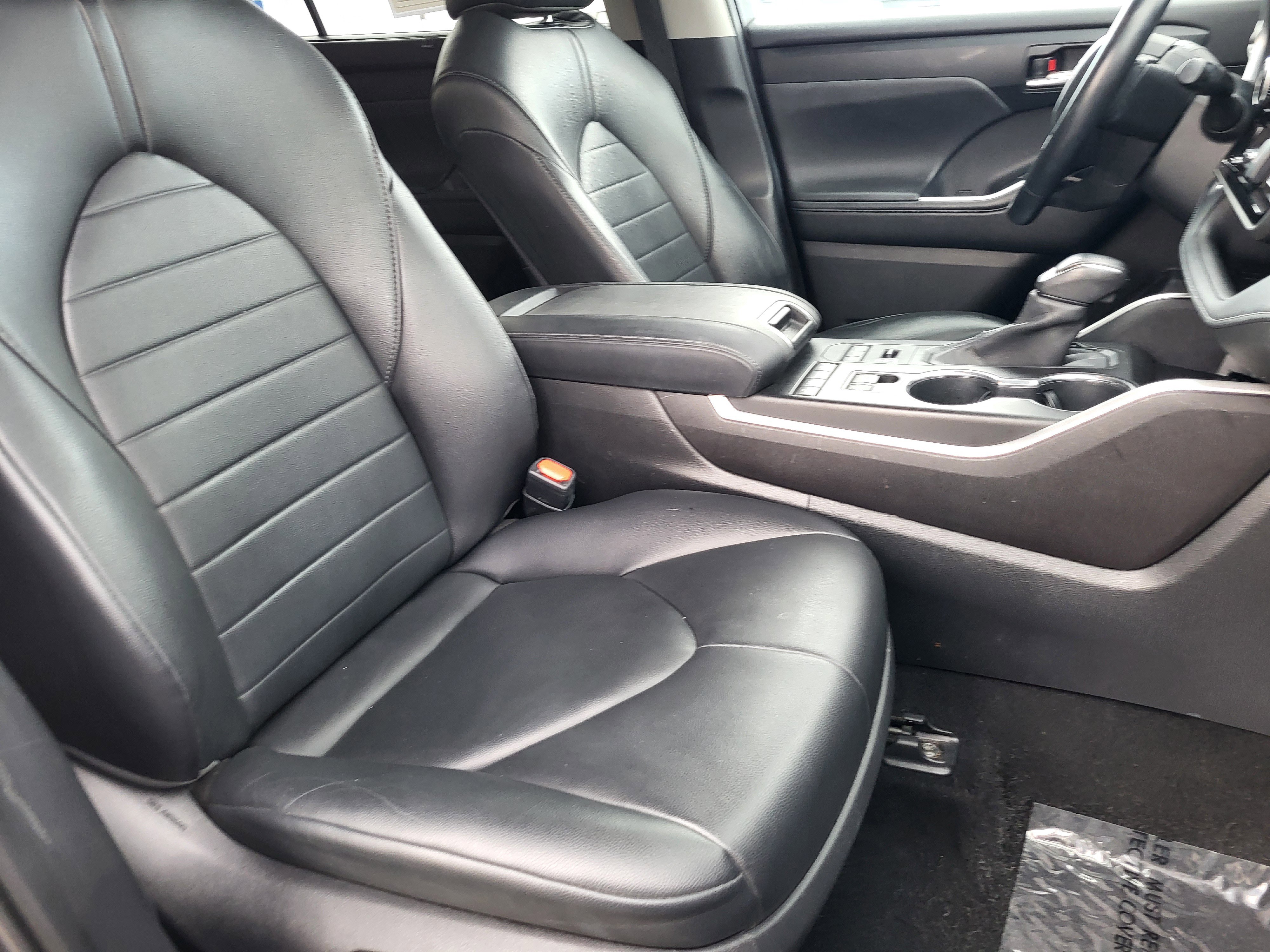 Used 2020 Toyota Highlander XLE image 21