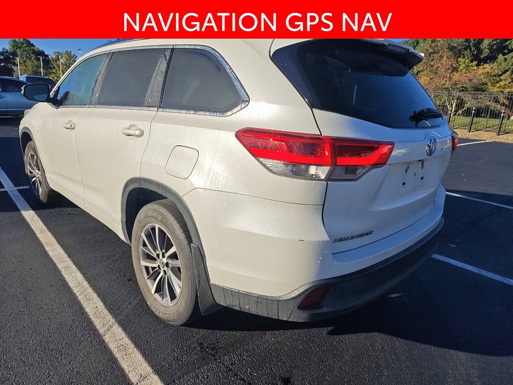 Used 2018 Toyota Highlander XLE AWD/4WD image 5