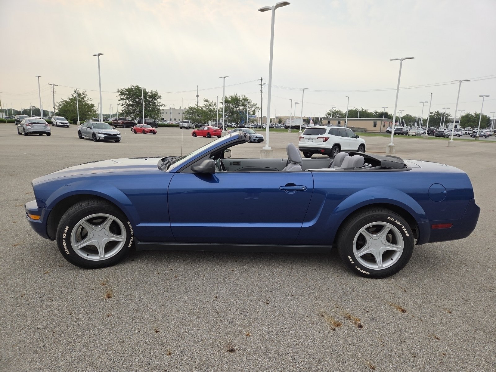 Used 2006 Ford Mustang Convertible RWD image 11