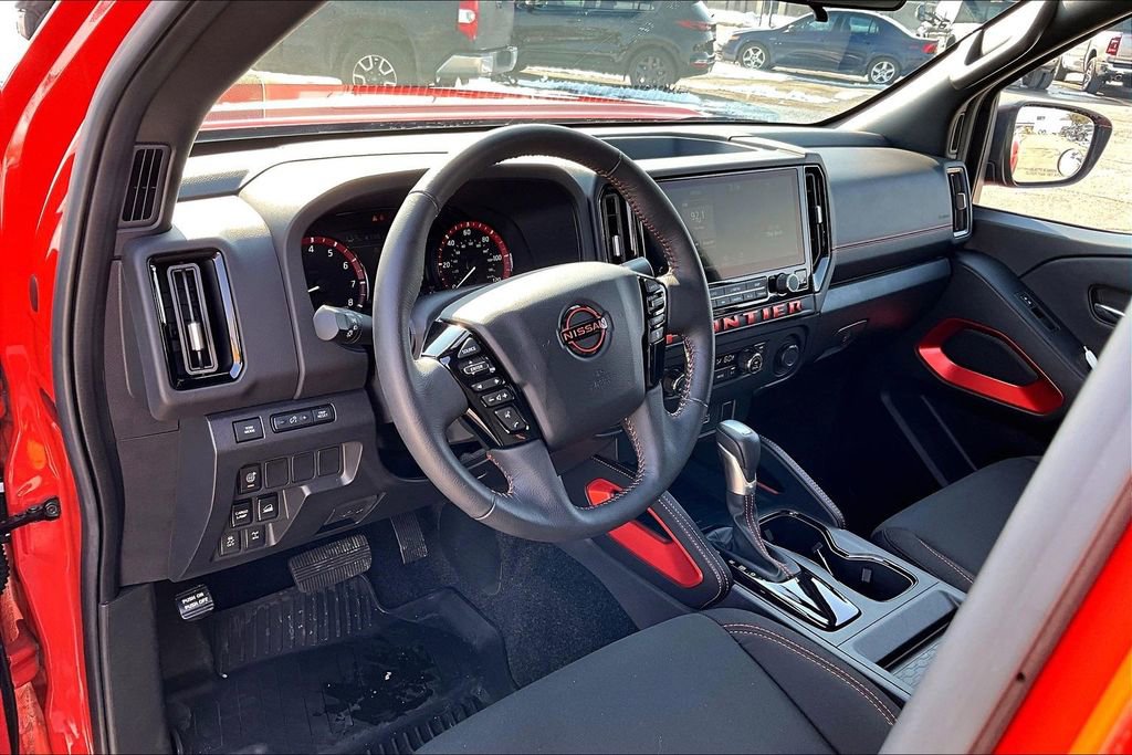 Used 2025 Nissan Frontier PRO-4X w/ Interior Protection Package image 16