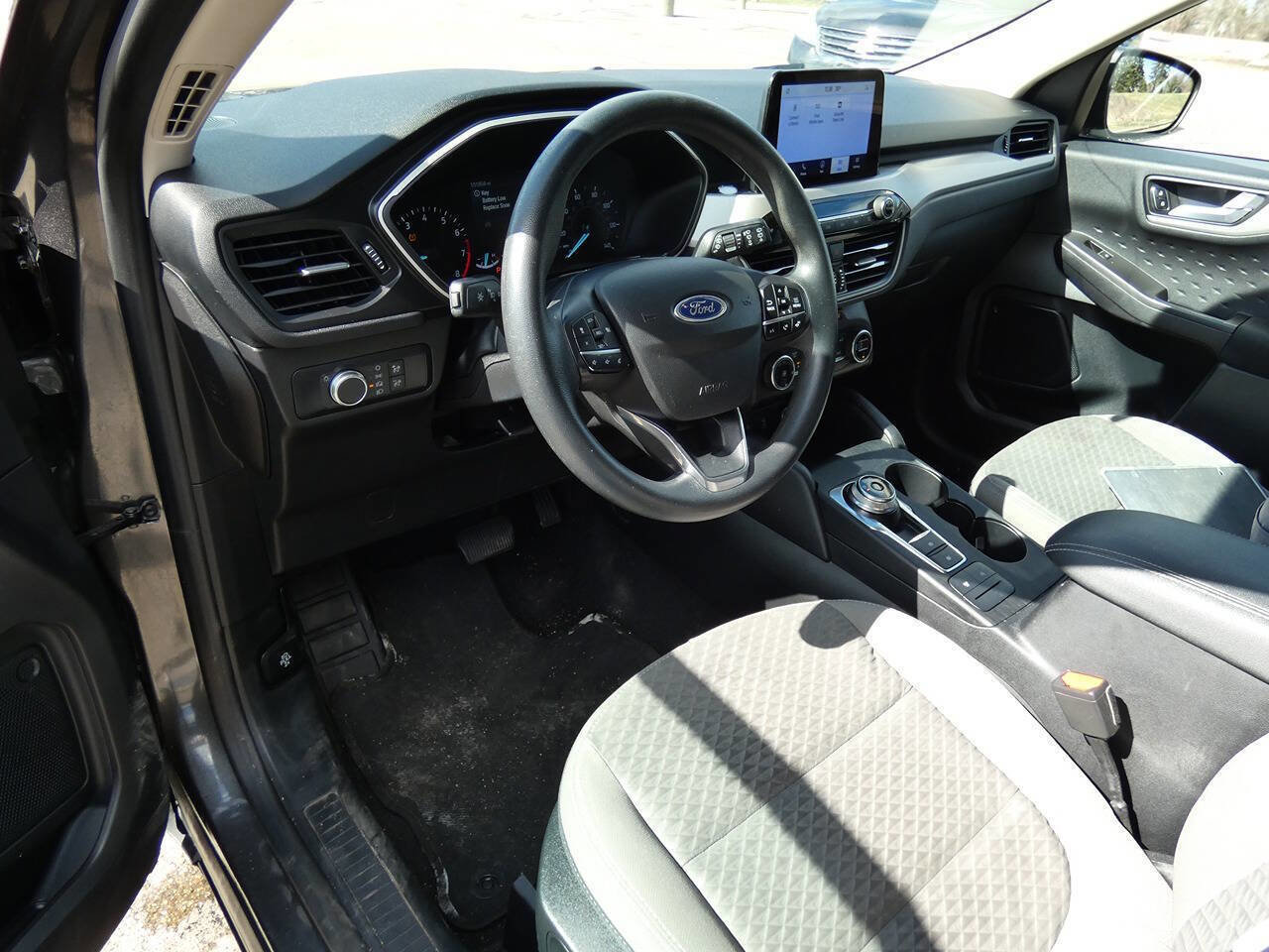 Used 2020 Ford Escape SE image 24