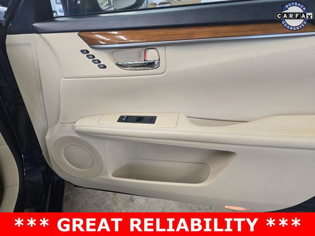 Used 2013 Lexus ES 300h image 19