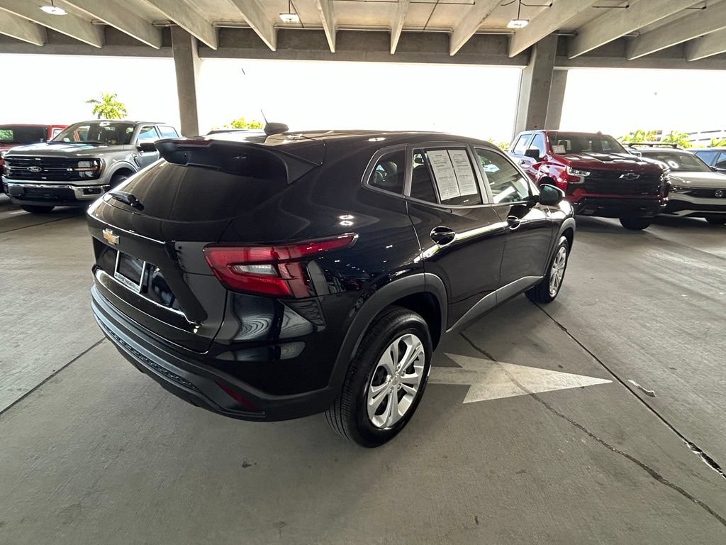 Used 2025 Chevrolet Trax LS FWD image 5