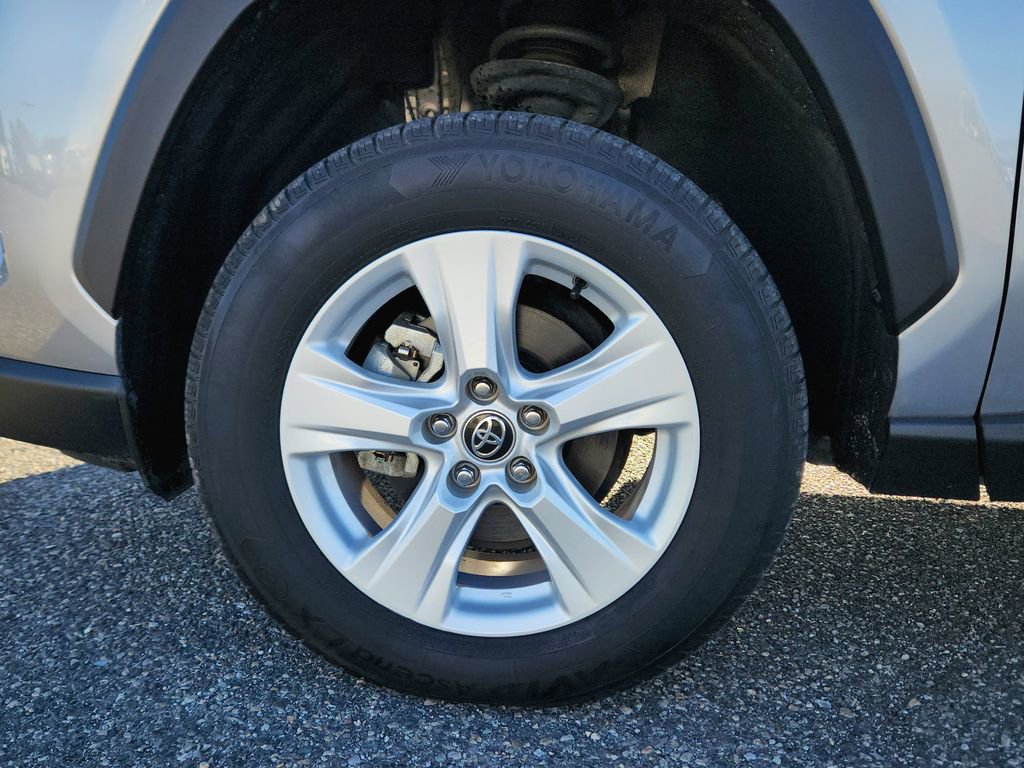 Used 2021 Toyota RAV4 XLE w/ Convenience Package image 9