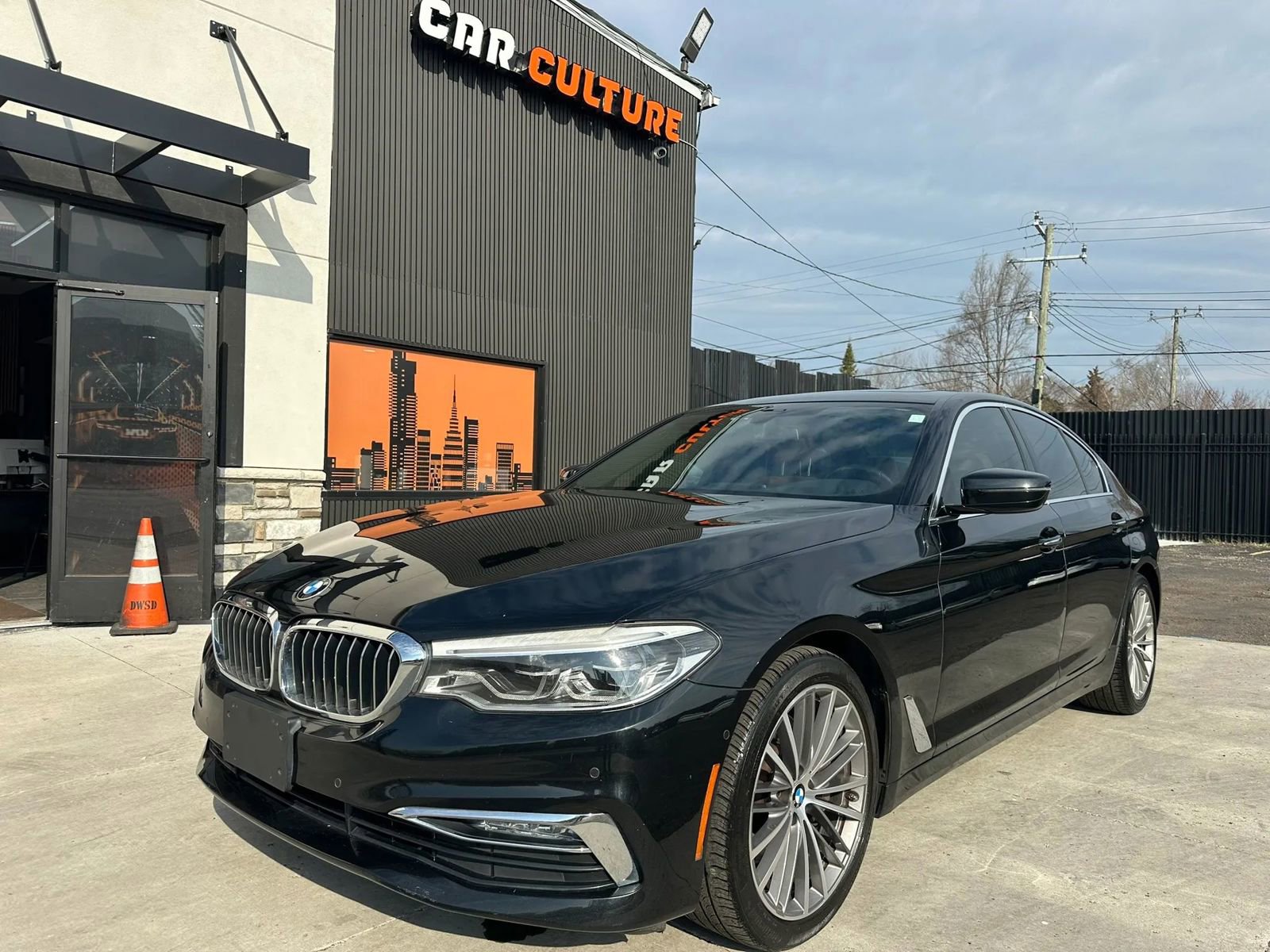 Used 2017 BMW 530i xDrive image 1