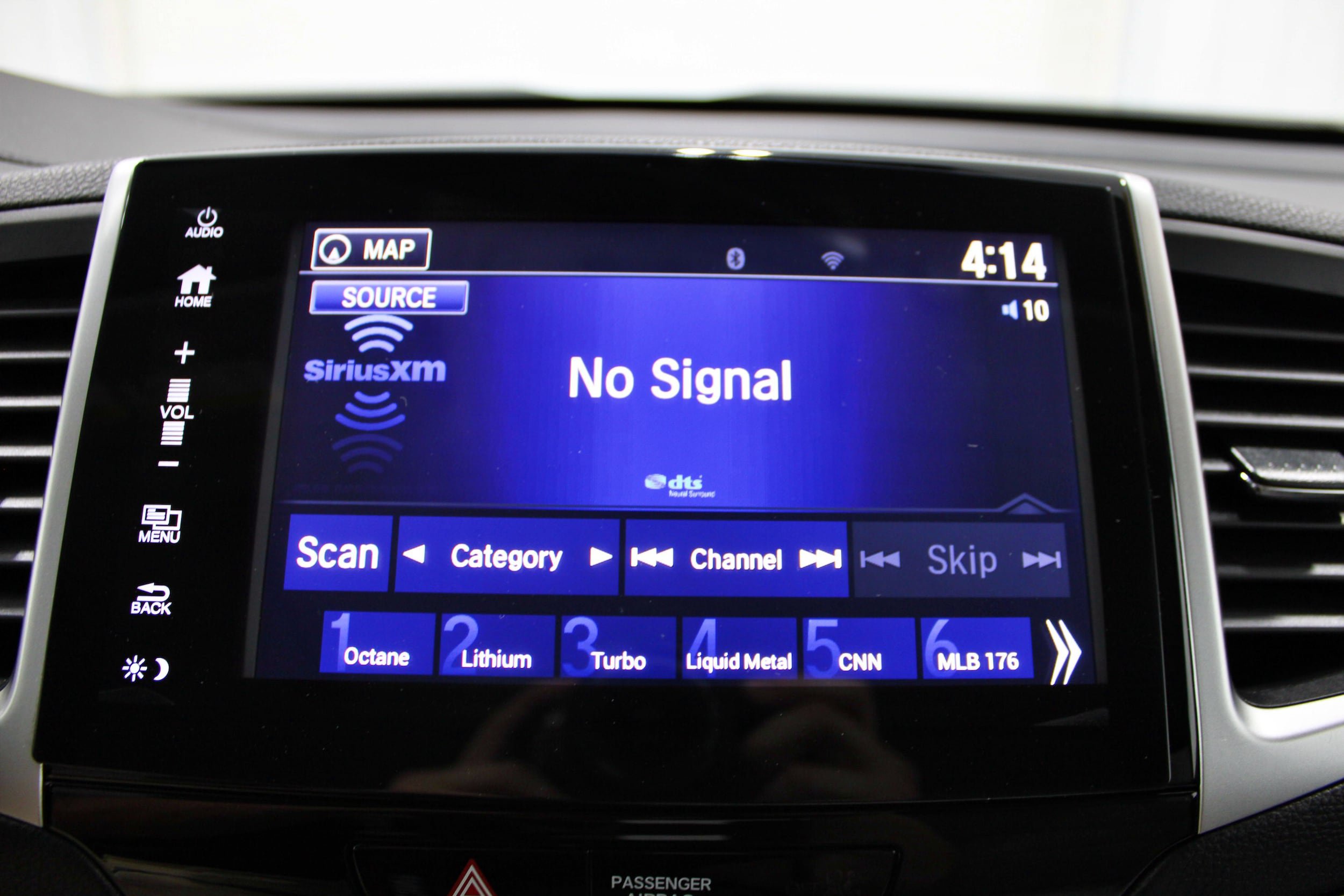 Used 2017 Honda Pilot Touring image 14