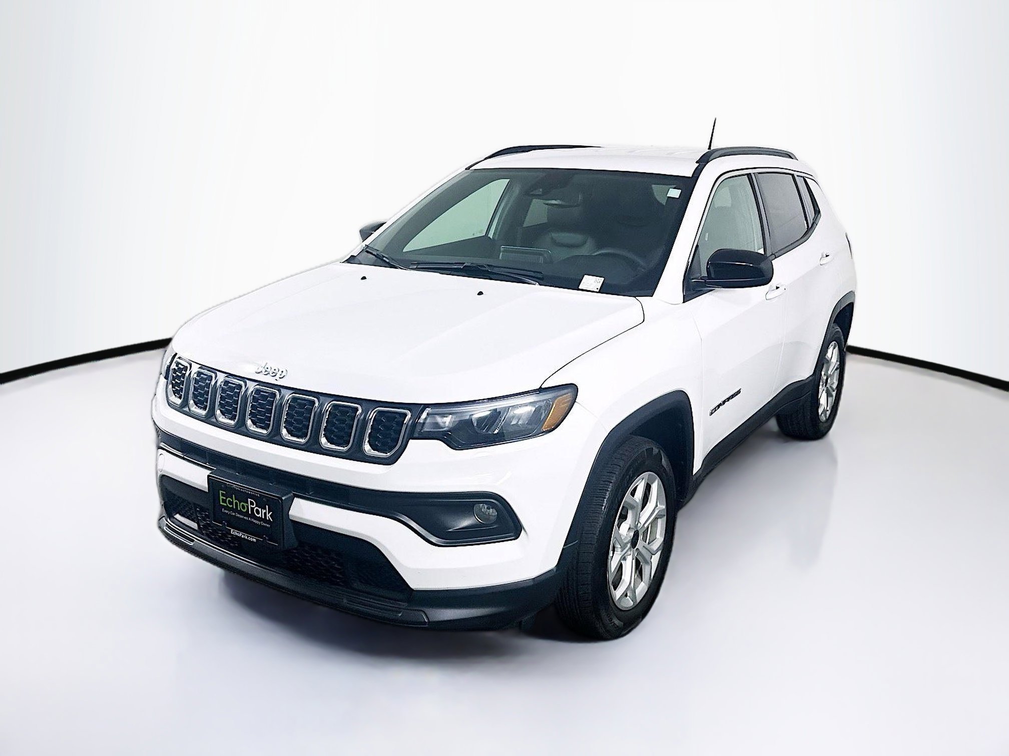 Used 2025 Jeep Compass Latitude image 3