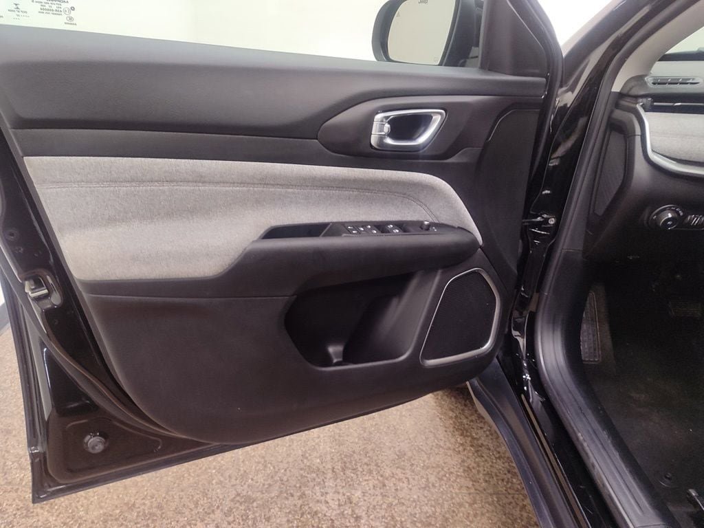 Used 2022 Jeep Compass Latitude AWD/4WD image 7