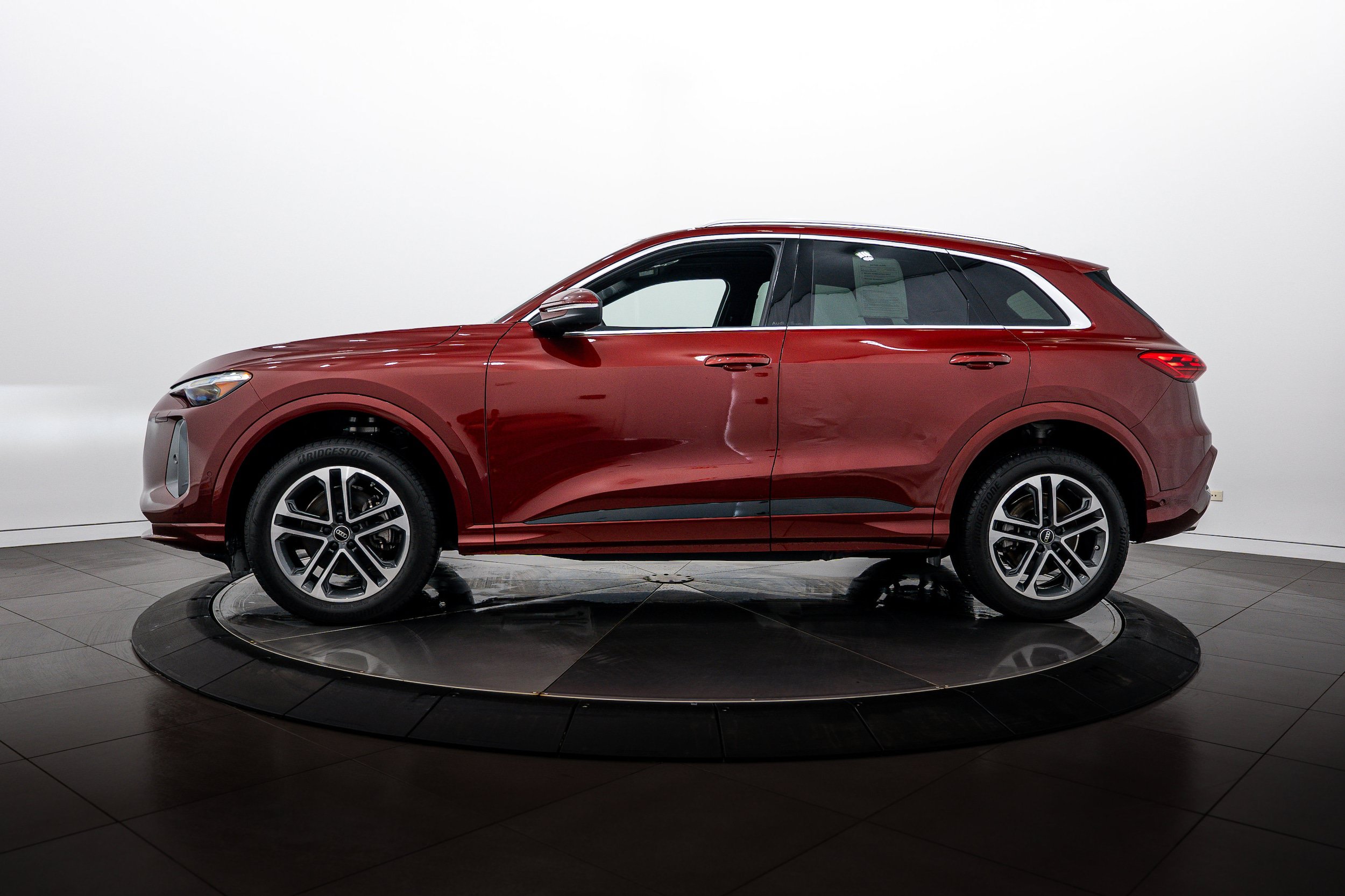 Used 2025 Audi Q5 Premium Plus w/ Premium Plus AWD/4WD image 6