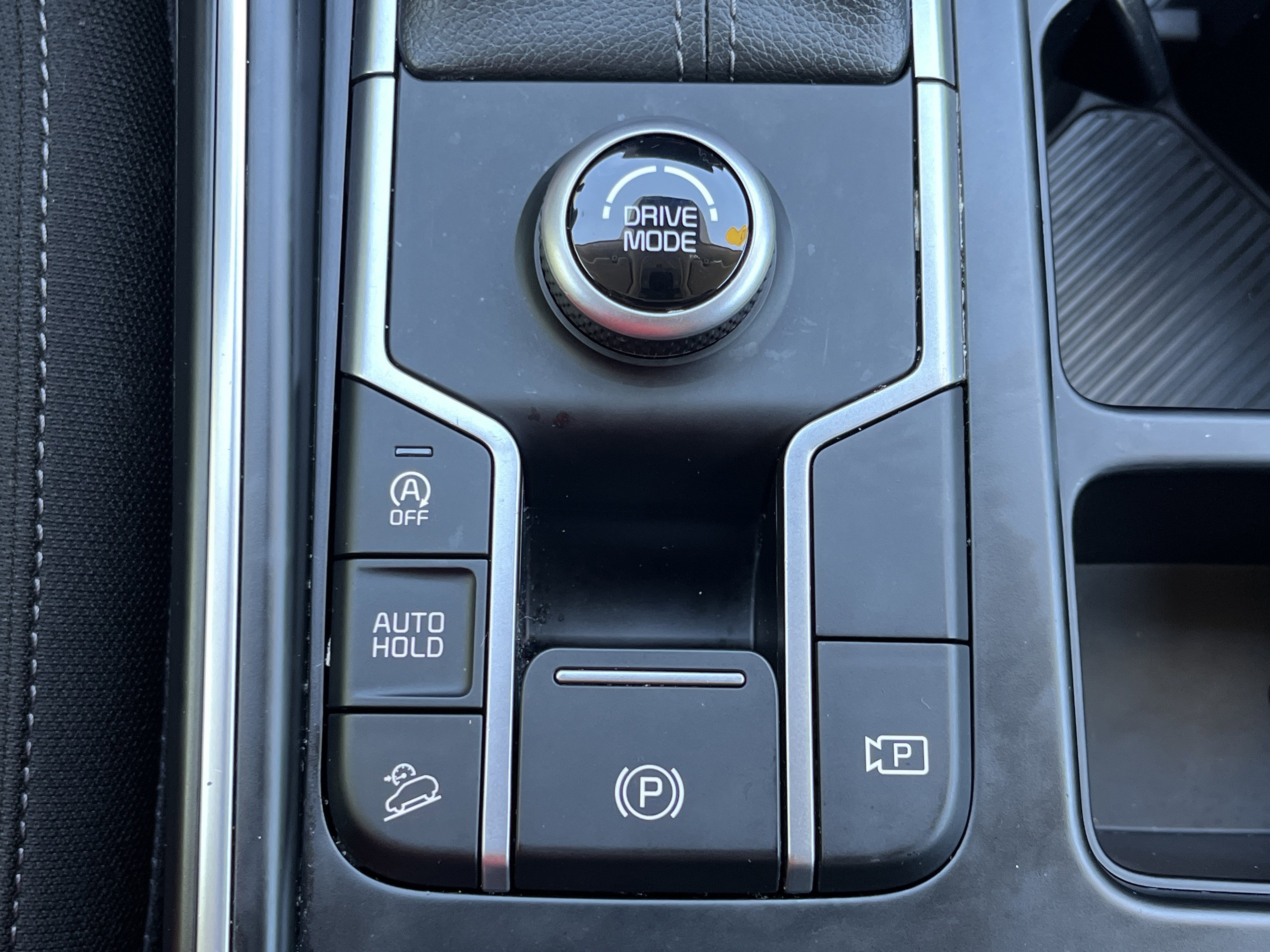 Certified 2025 Kia Sorento LX image 8