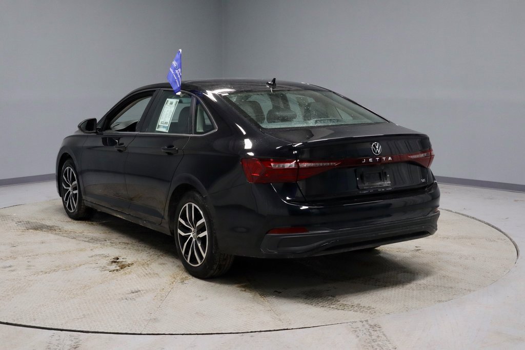 Used 2025 Volkswagen Jetta SE image 9