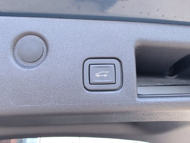 Used 2024 Chevrolet Equinox LT FWD image 32