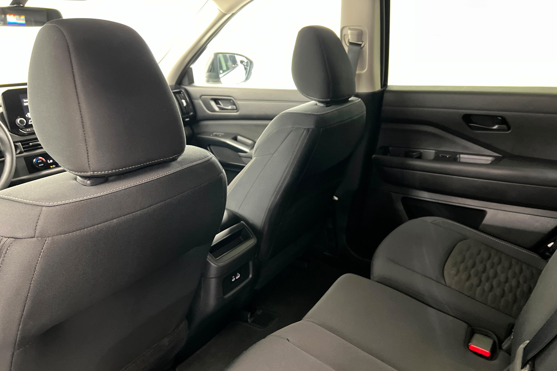 Used 2025 Nissan Pathfinder S FWD image 21