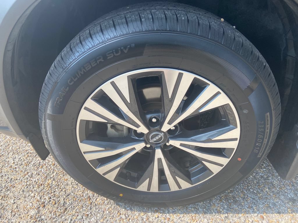 Used 2023 Nissan Rogue SV FWD image 9