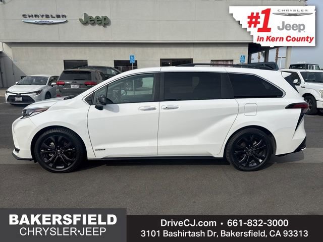 Used 2021 Toyota Sienna XSE image 2