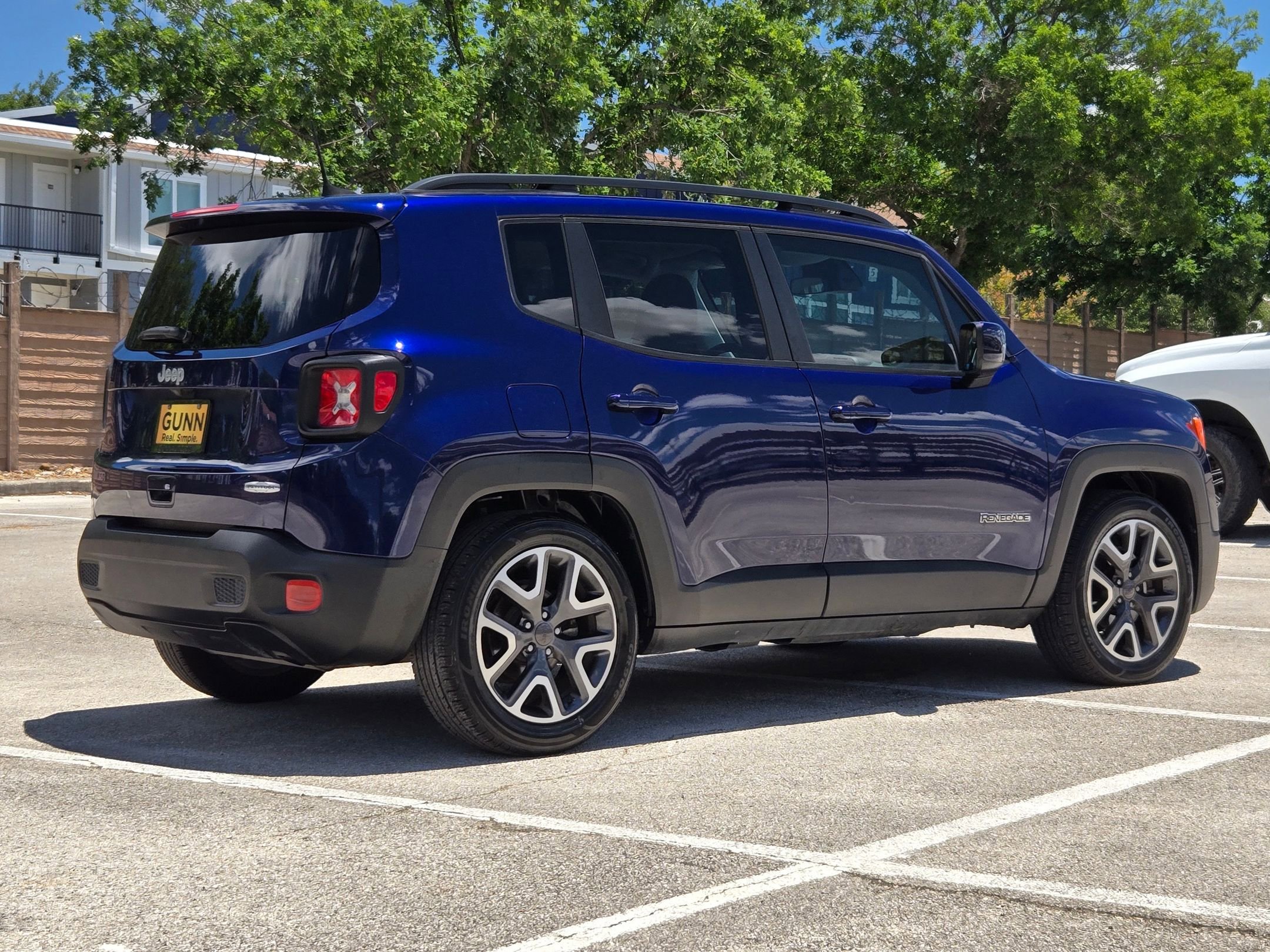 Used 2018 Jeep Renegade Latitude FWD image 4