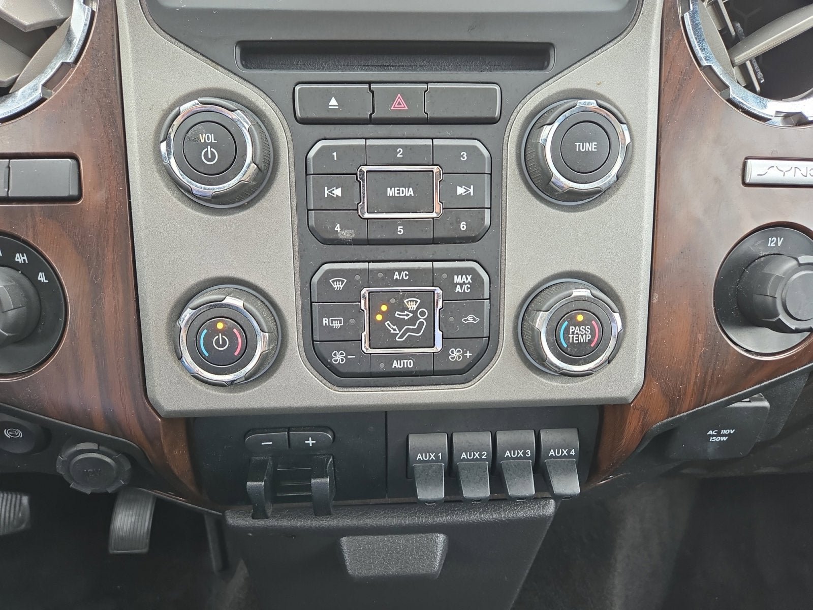 Used 2015 Ford F250 Lariat w/ Lariat Ultimate Package AWD/4WD image 20