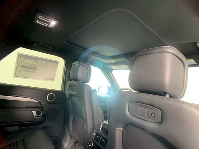 Certified 2025 Land Rover Discovery Dynamic SE image 33