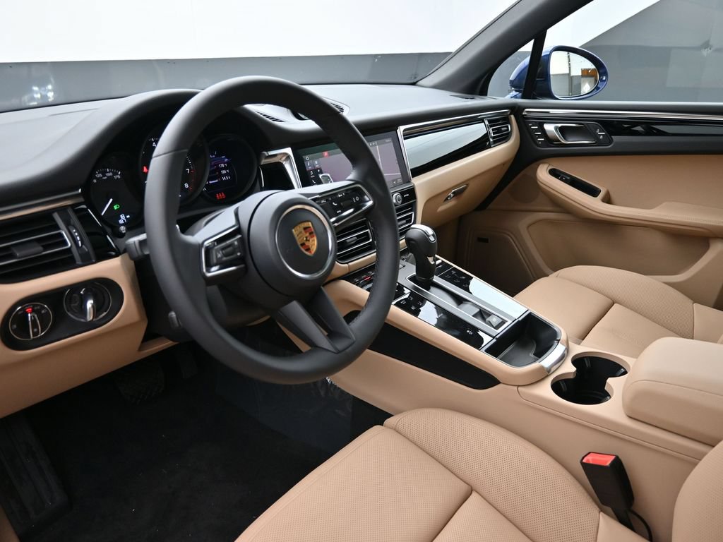 Certified 2026 Porsche Macan AWD/4WD image 4