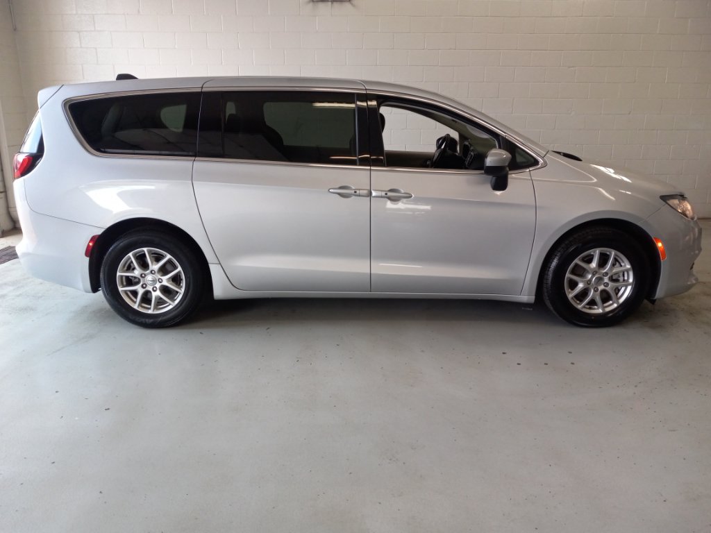 Used 2023 Chrysler Voyager LX FWD image 2