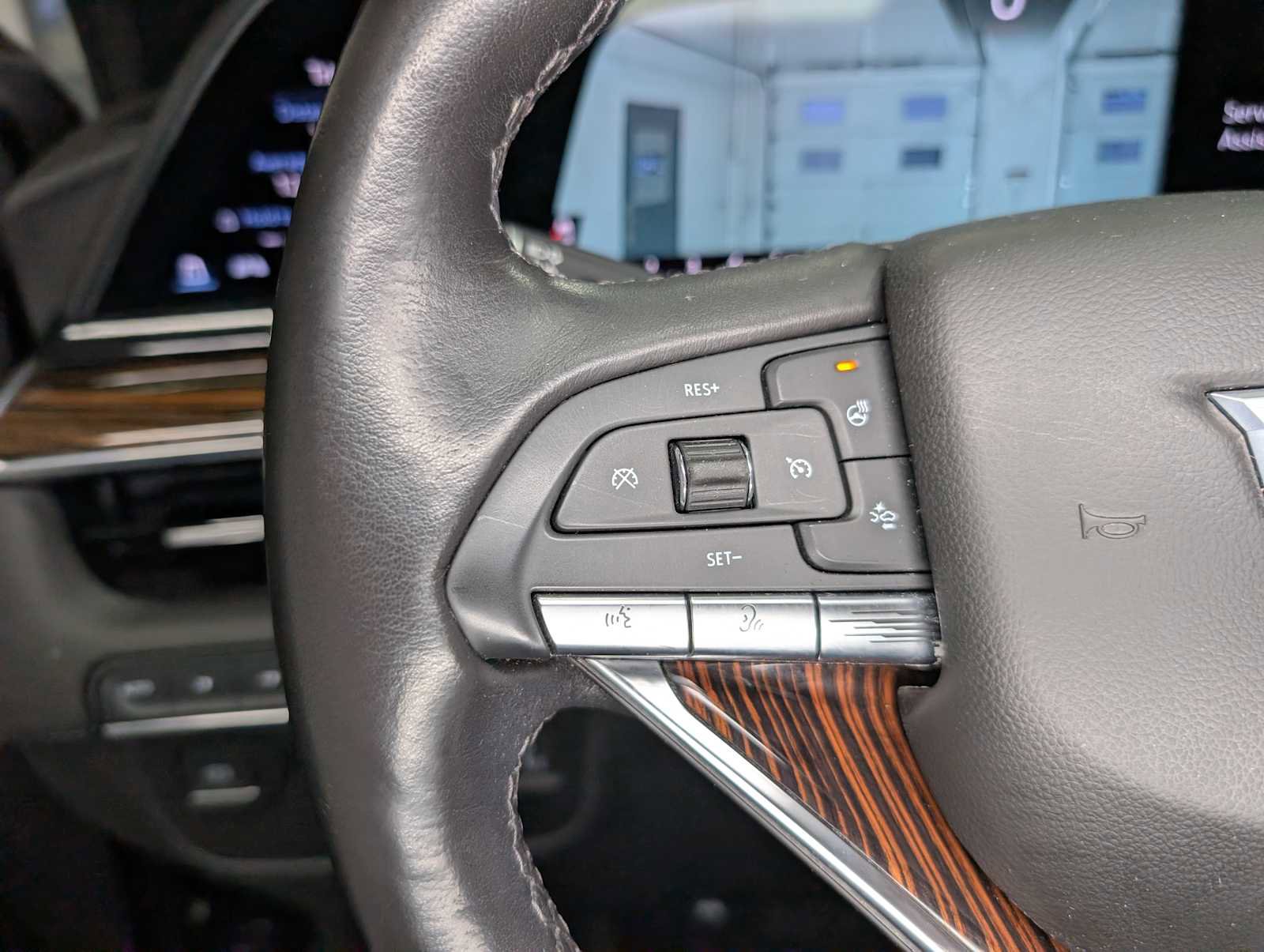 Used 2021 Cadillac Escalade Premium Luxury image 41