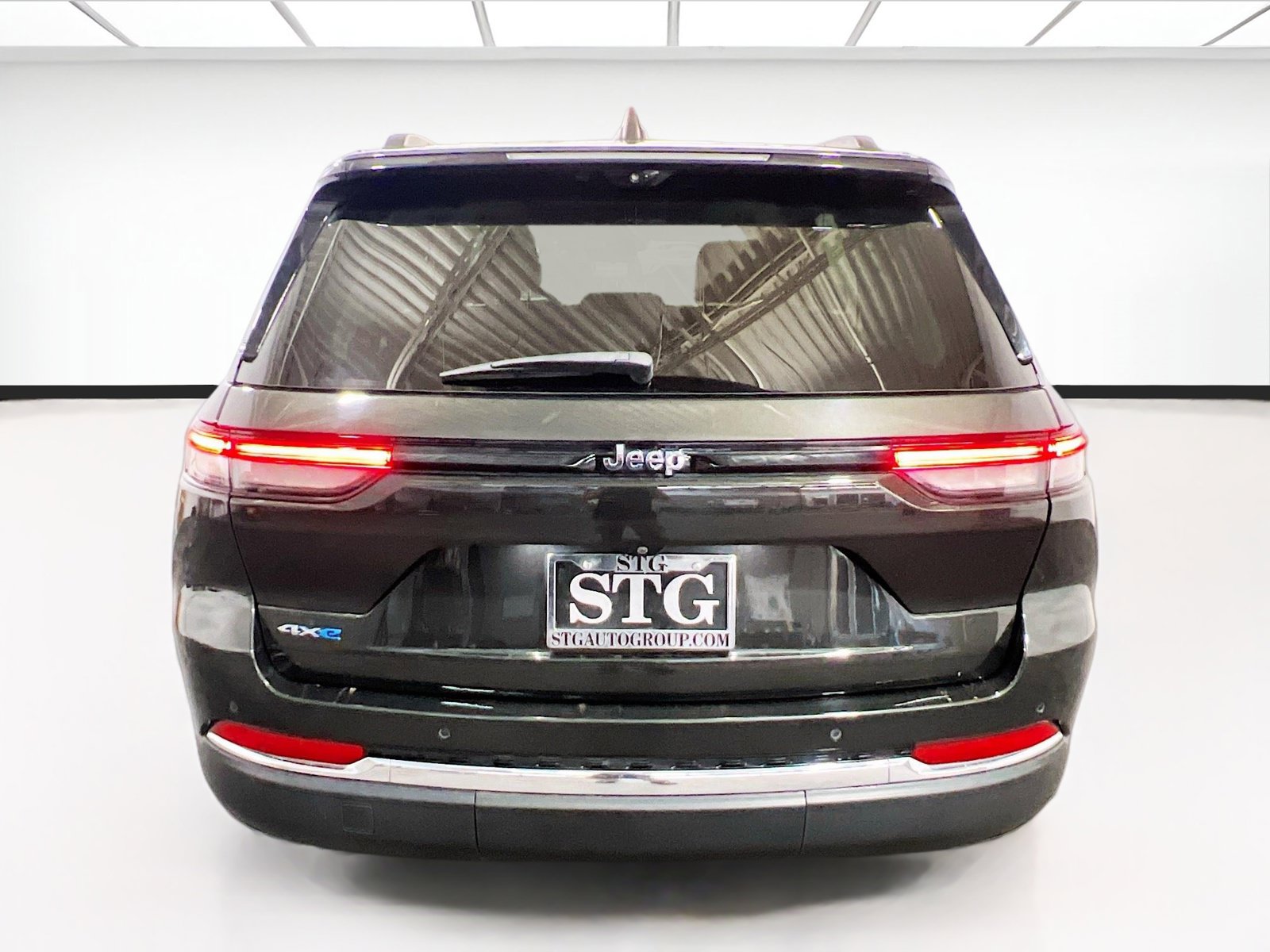 Used 2023 Jeep Grand Cherokee 4WD 4xe w/ Luxury Tech Group II image 5