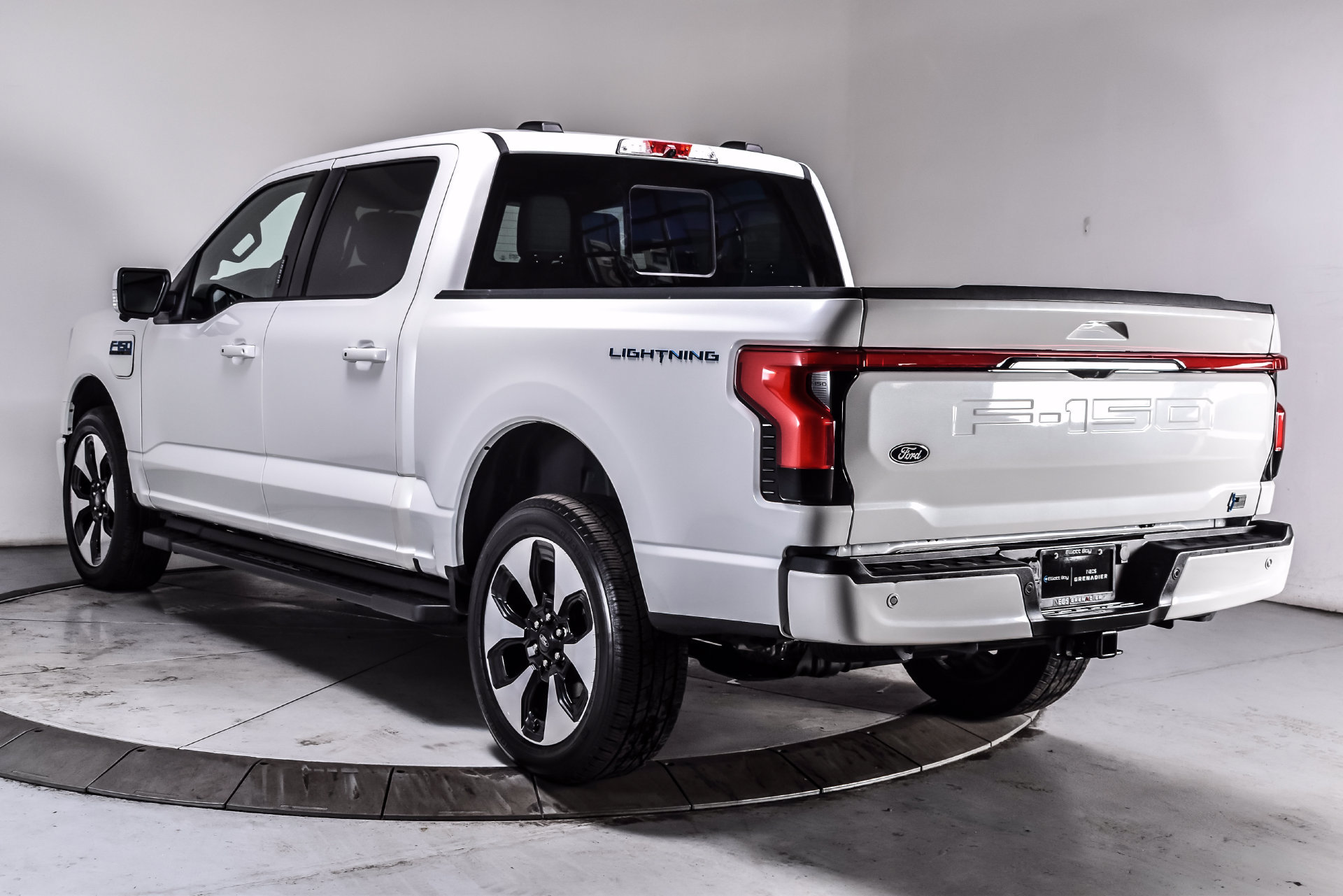 Used 2024 Ford F150 Lightning Platinum AWD/4WD image 4