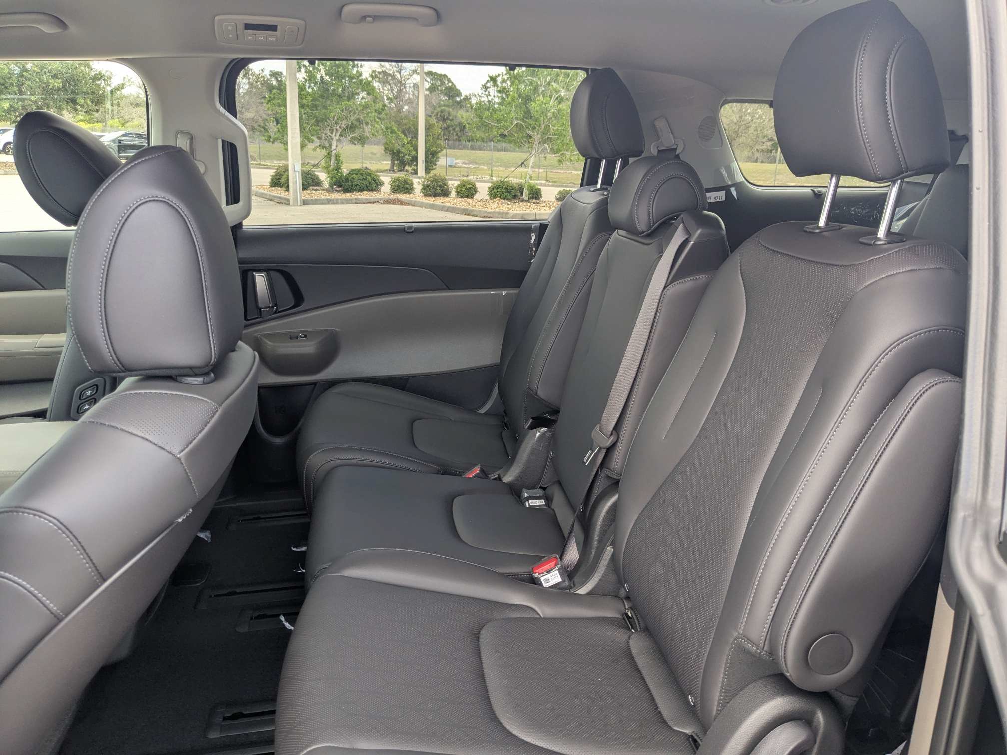 New 2026 Kia Carnival EX FWD image 19