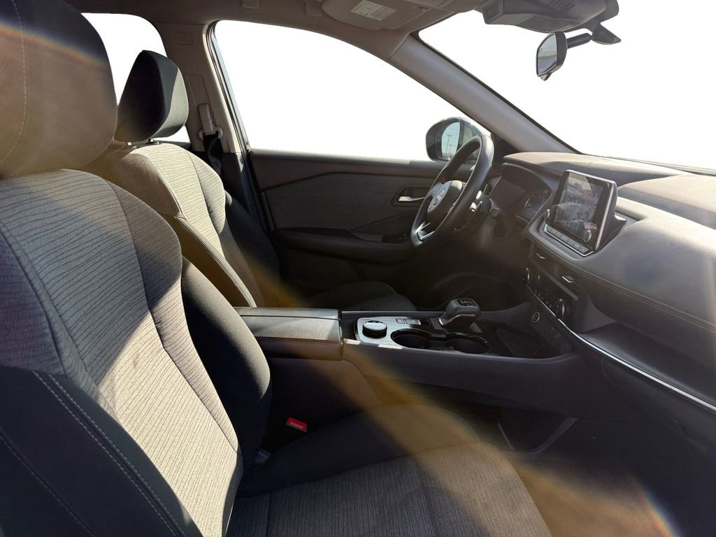 Used 2023 Nissan Rogue SV image 15