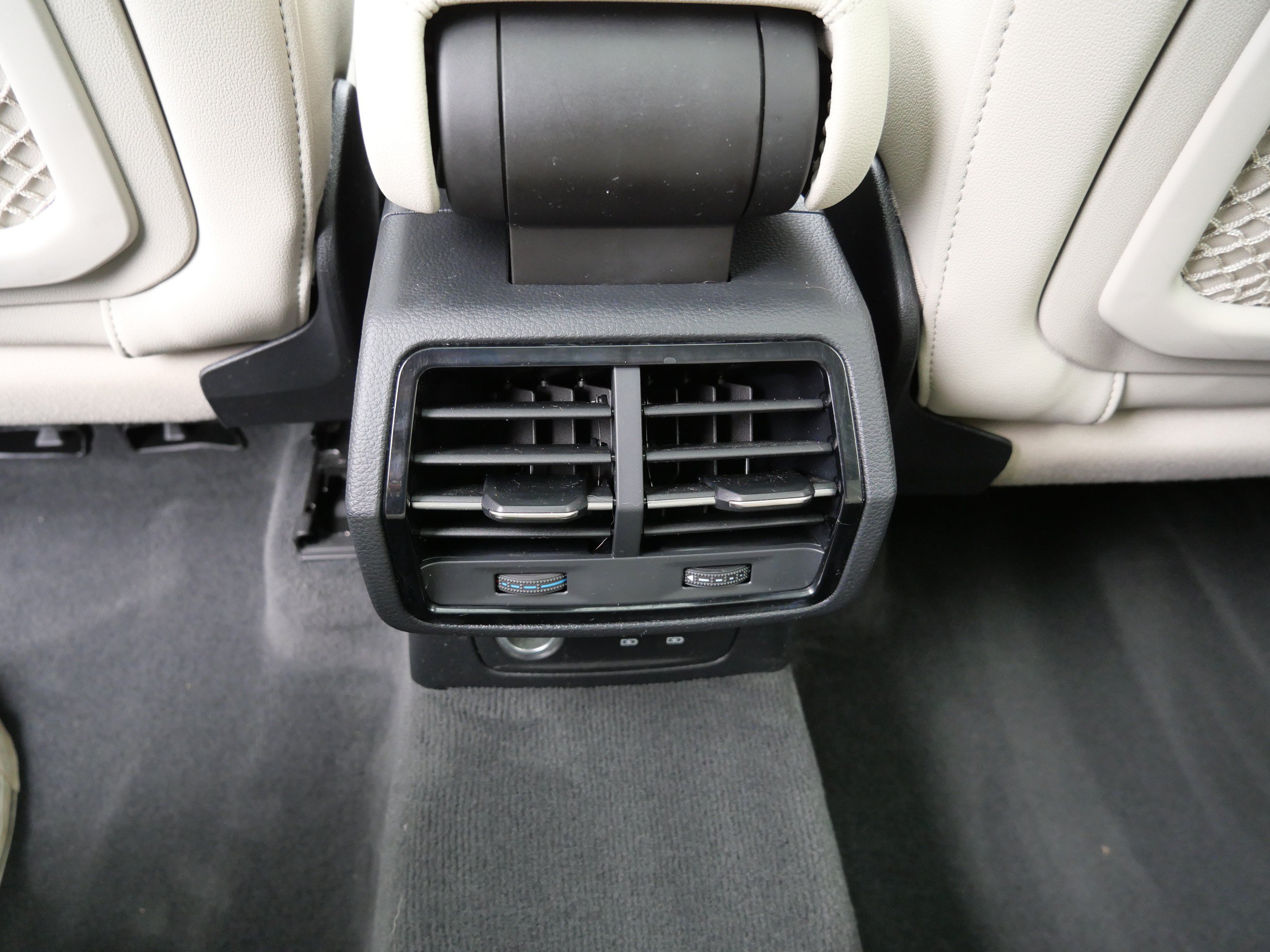 Used 2020 Audi Q3 2.0T Premium AWD/4WD image 17