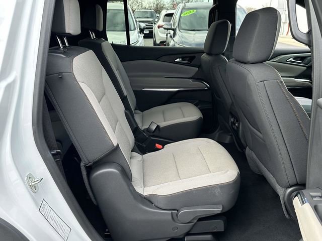 Used 2025 Chevrolet Traverse LT image 19