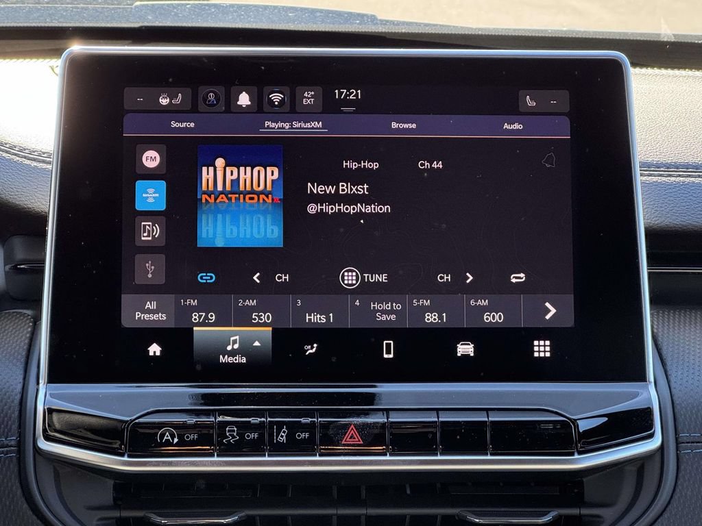 New 2026 Jeep Compass Latitude w/ Sun and Sound Group AWD/4WD image 3