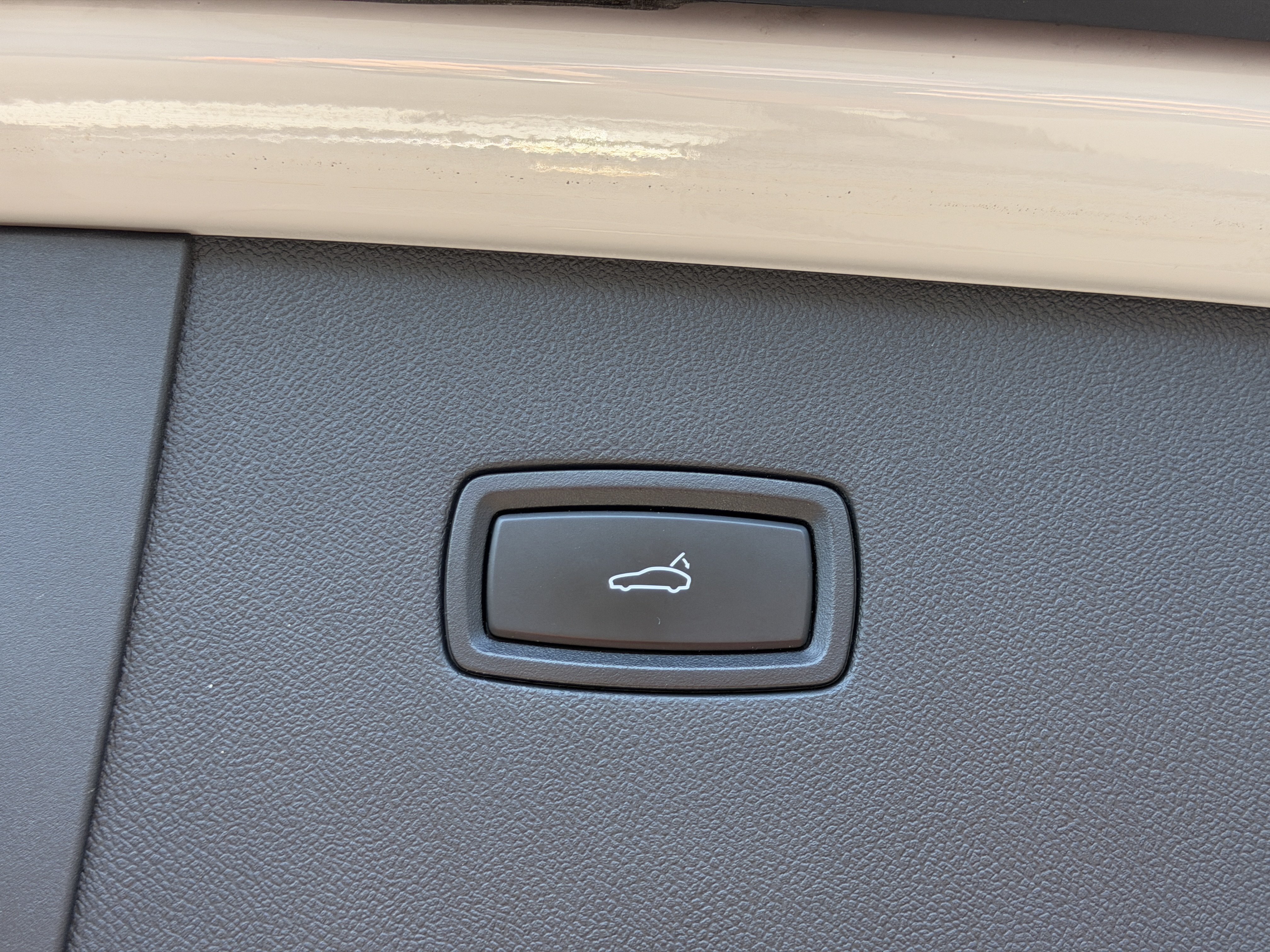 Certified 2022 Porsche Cayenne Turbo S AWD/4WD image 16